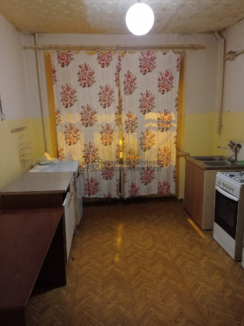 Сдается комната в коммунальной квартире в Орджоникидзевском районе.